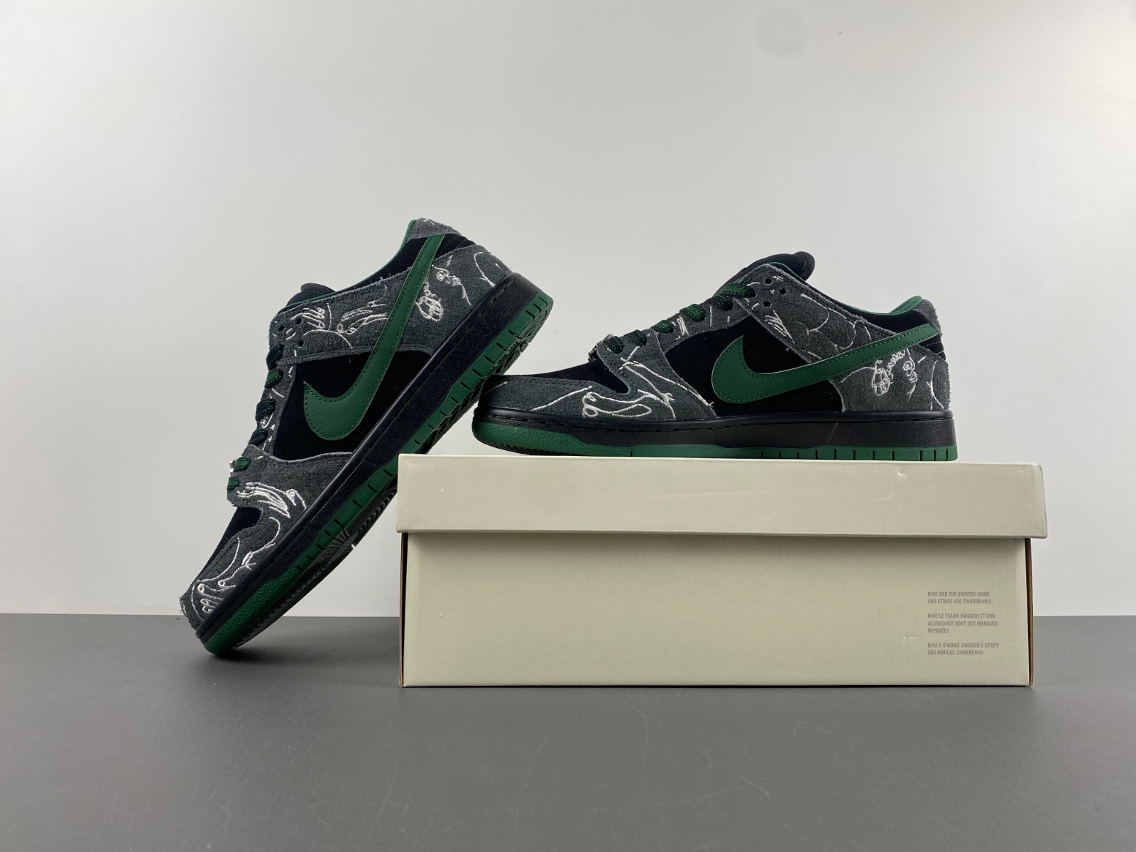 There Skateboards x Nike SB Dunk Low  HF7743-001