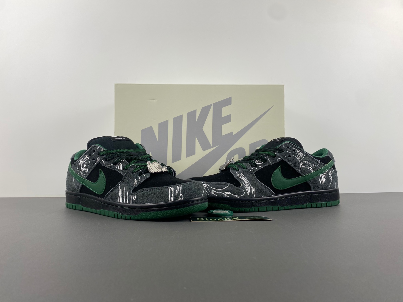 There Skateboards x Nike SB Dunk Low  HF7743-001