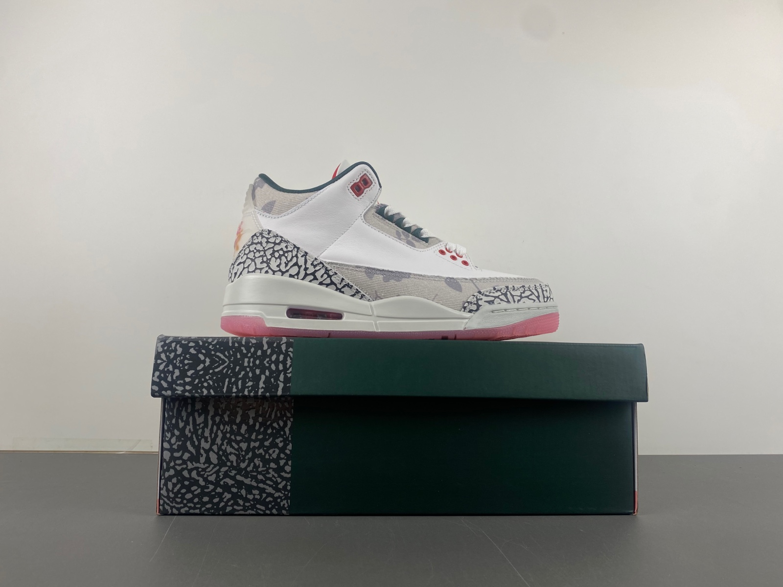 Air Jordan 3 Retro Wings  HM6993-100