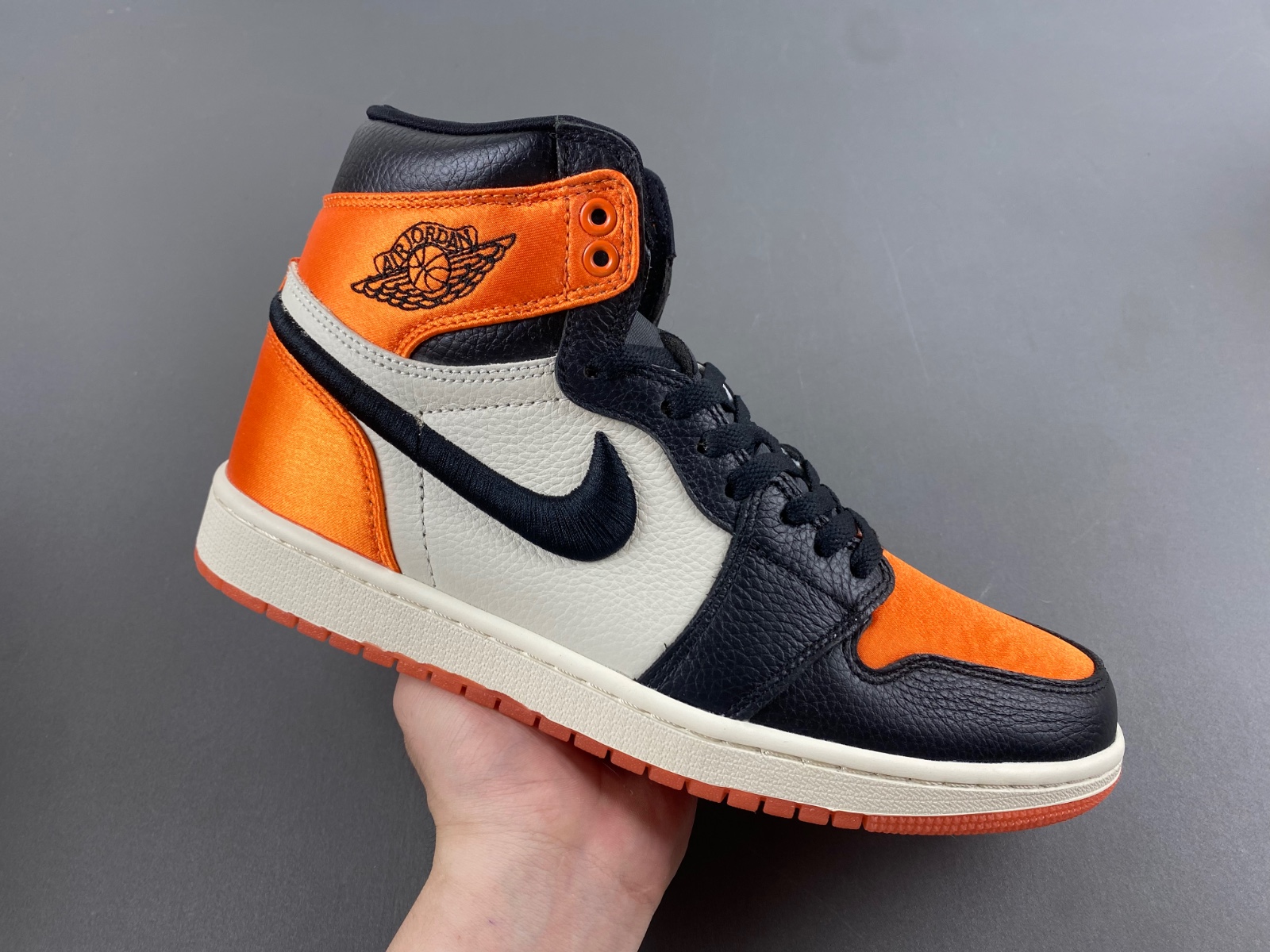 Air Jordan 1 Retro High OG Satin Shattered Backboard   AV3725-010