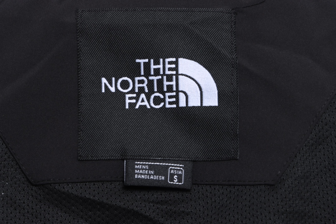 The North Face Sleeve Logo Embroidered Tech Jacket