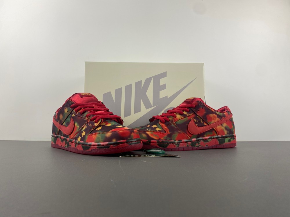 Nike SB Dunk Low The Wizard of Oz Poppy Field FZ1291-600