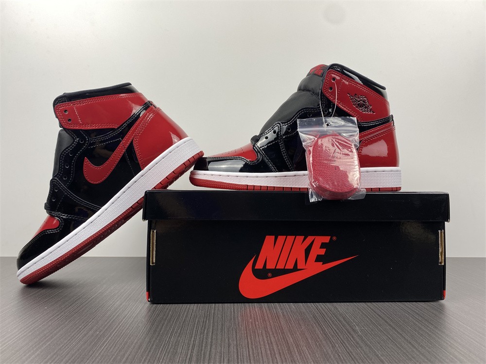 Air Jordan 1 High OG “Bred Patent”