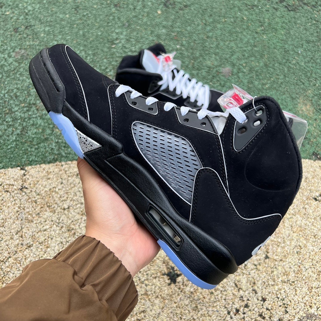 Air Jordan 5 “Black Metallic Reimagined”HF3975-001