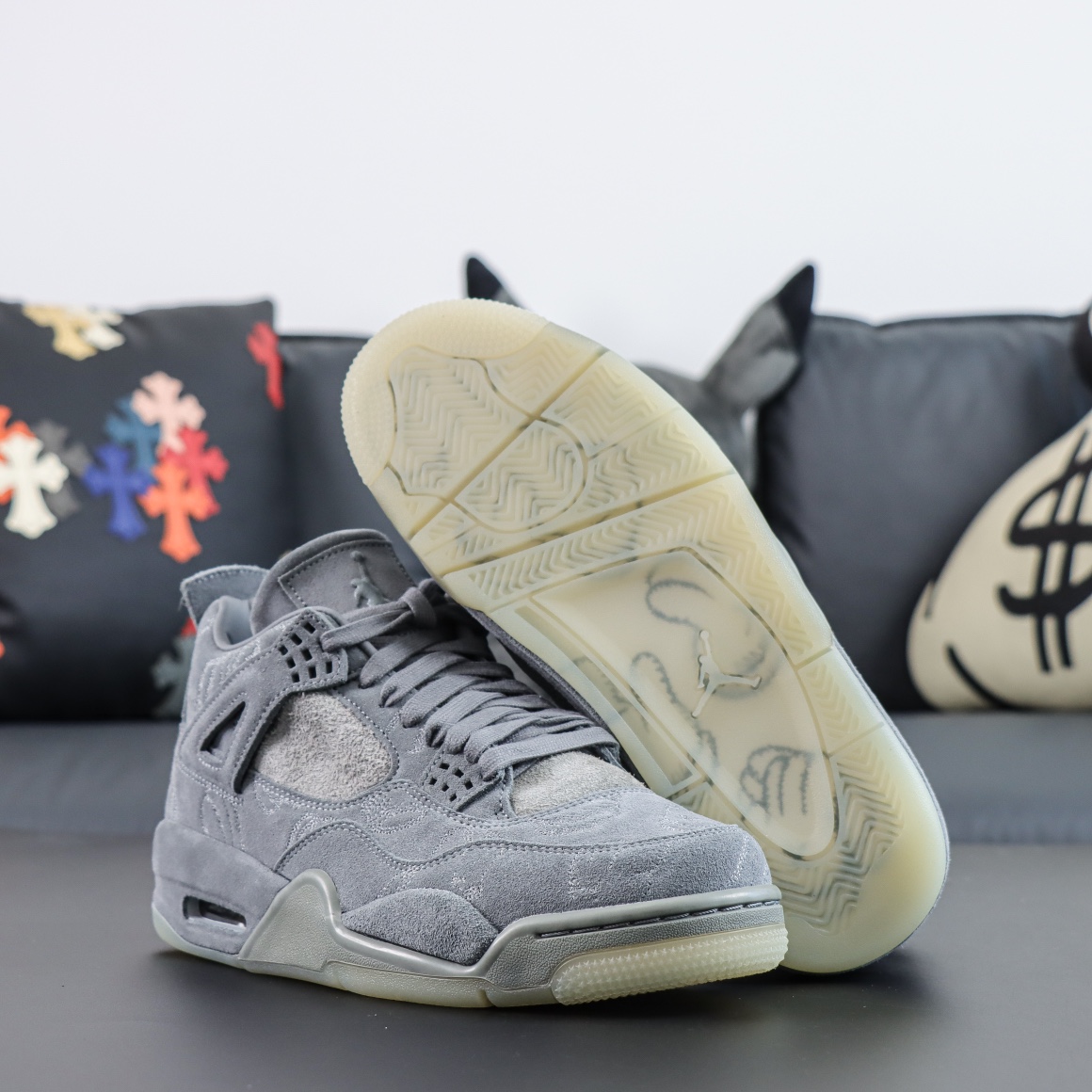 Max US16 KAWS x Air Jordan 4 “Cool Grey”