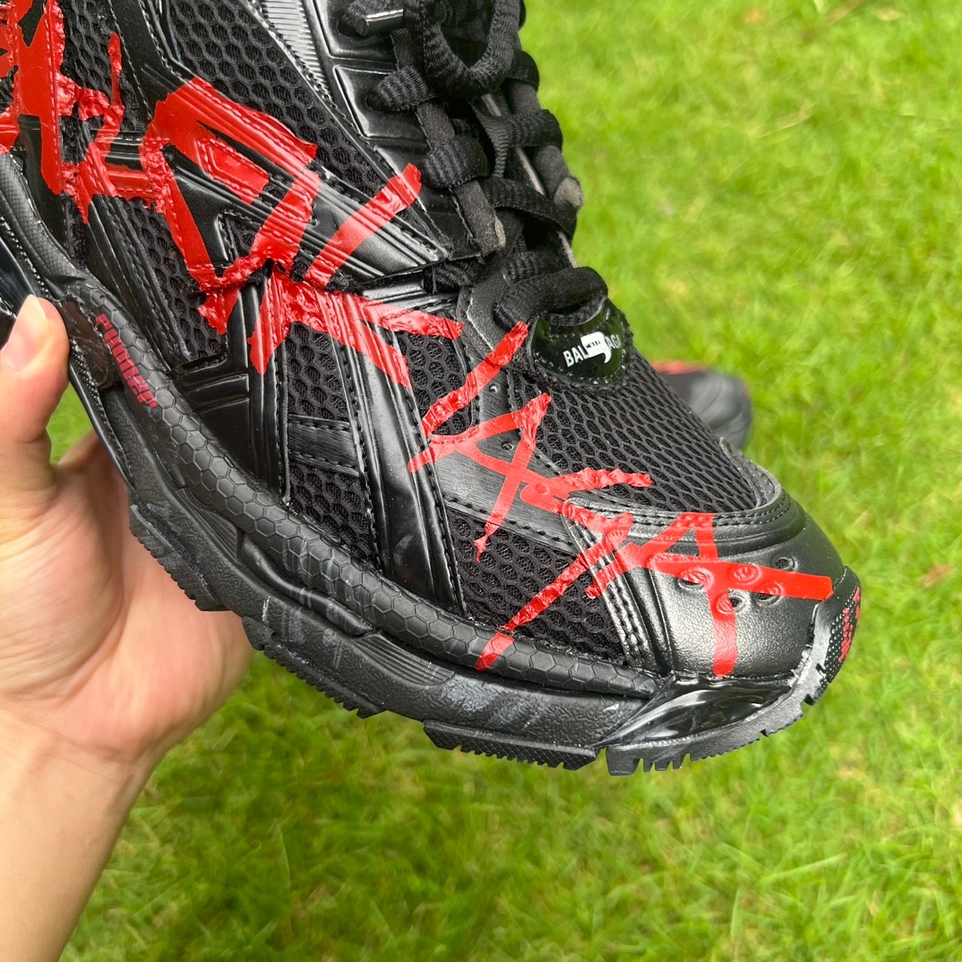 Ba*len*cia*ga runner graffiti black red 677403w3rbq1060