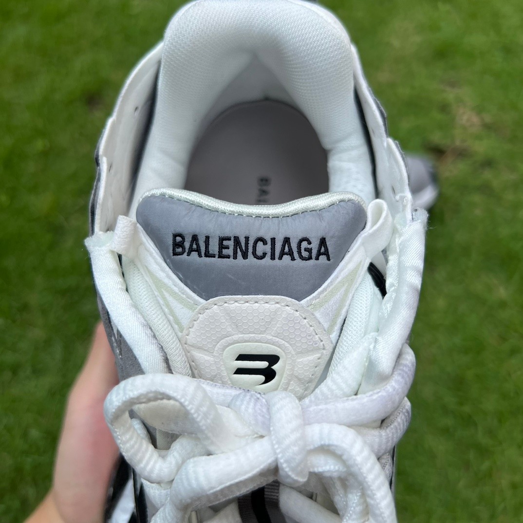 Ba*len*cia*ga runner graffiti sneakers4