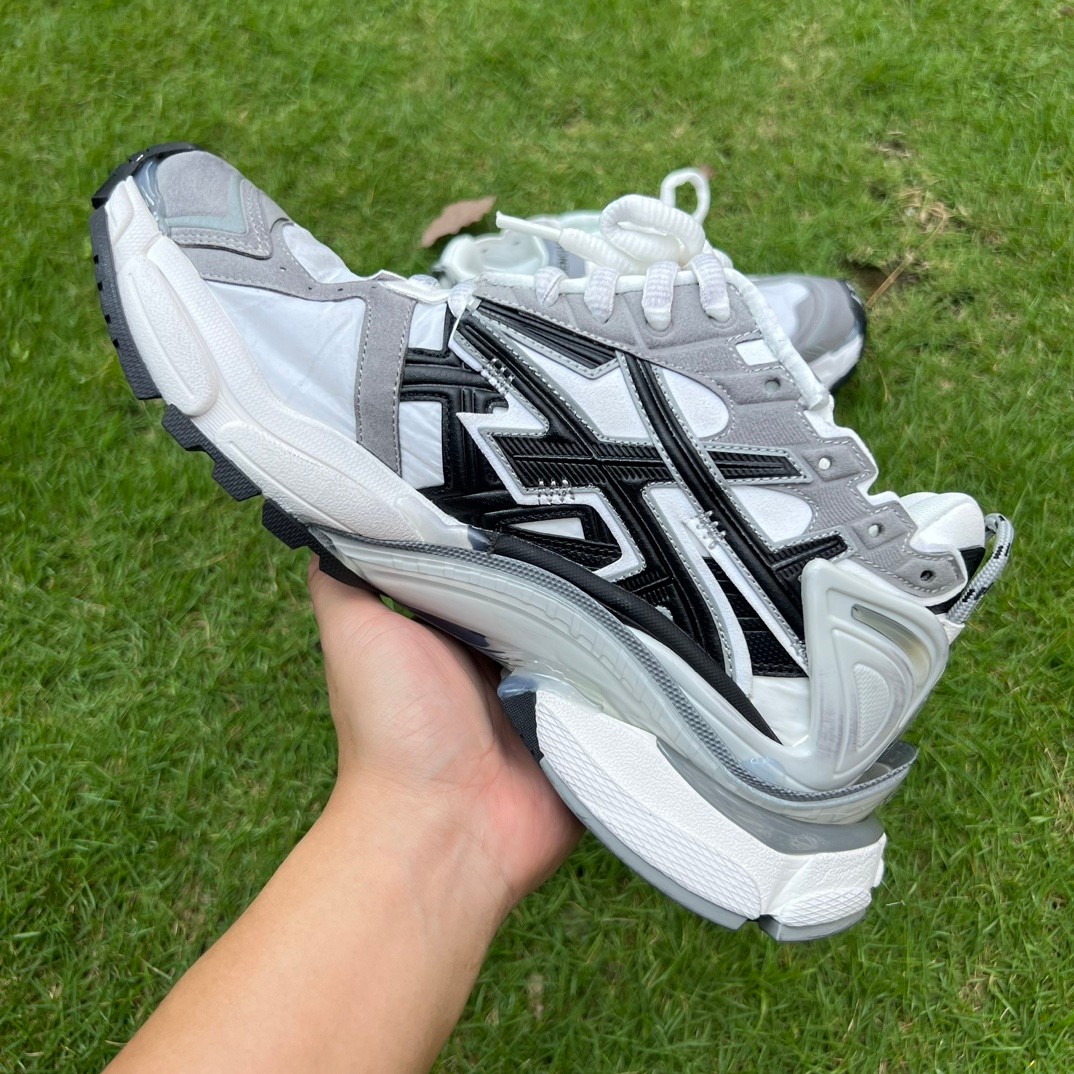 Ba*len*cia*ga runner graffiti sneakers4