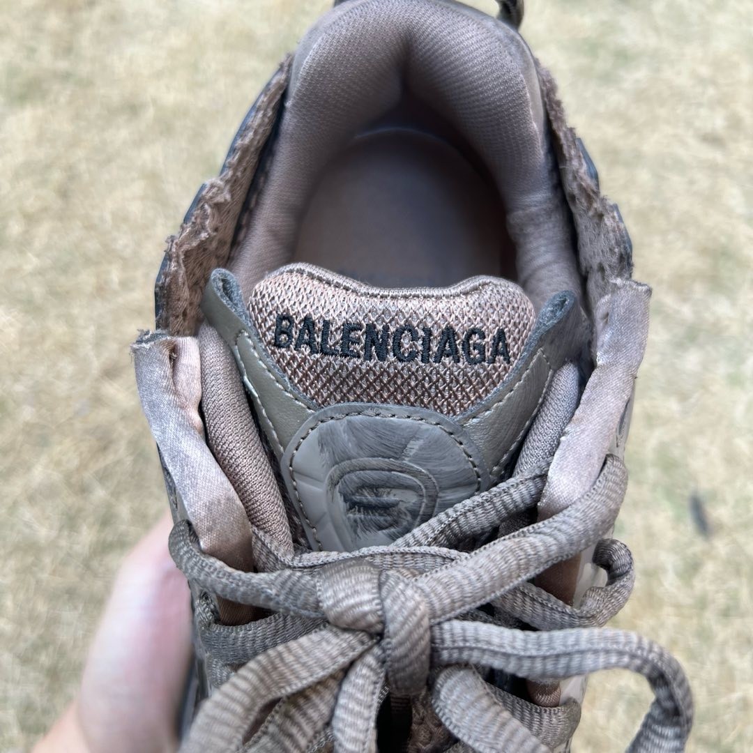 Ba*len*cia*ga runner graffiti sneakers5