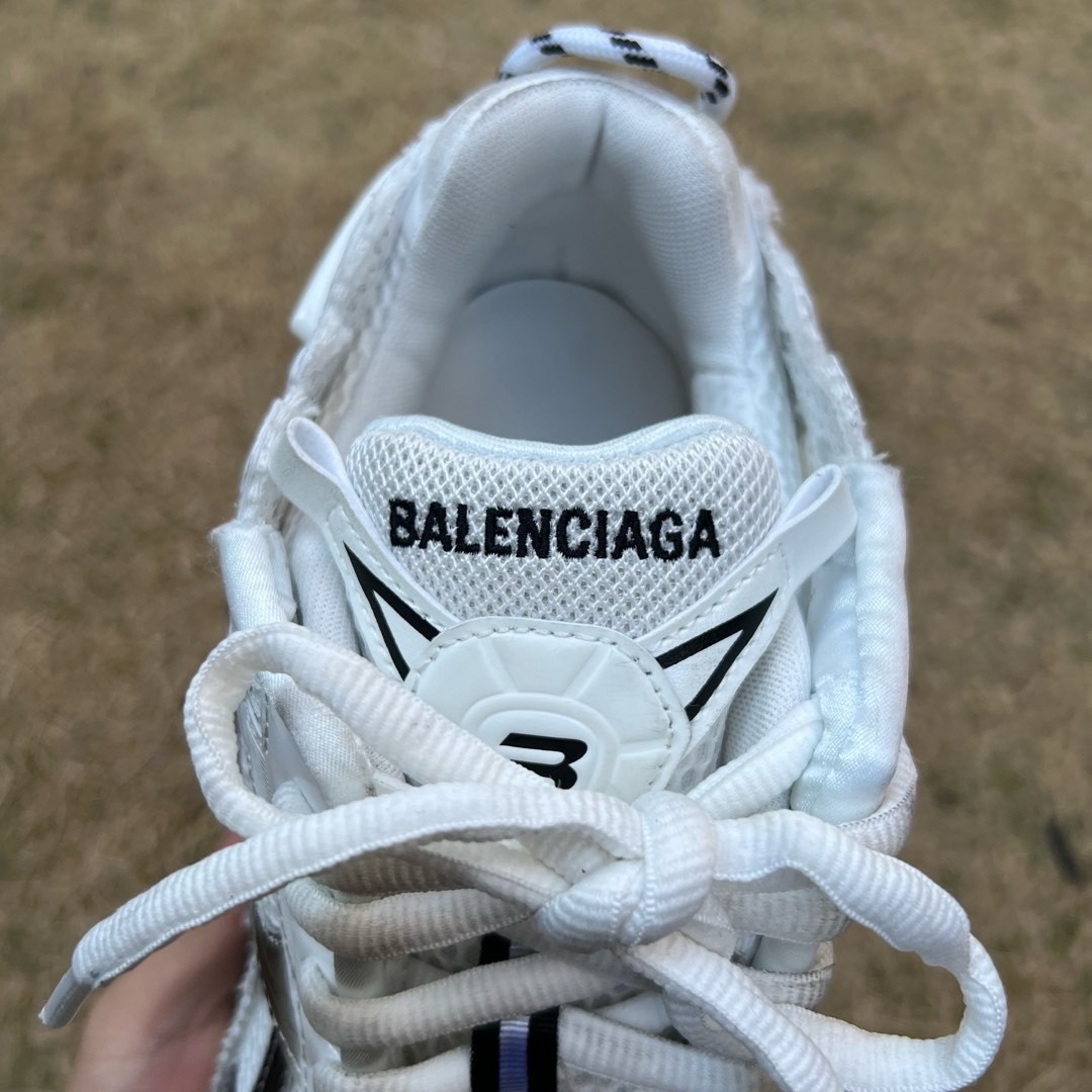 Ba*len*cia*ga runner graffiti sneakers6