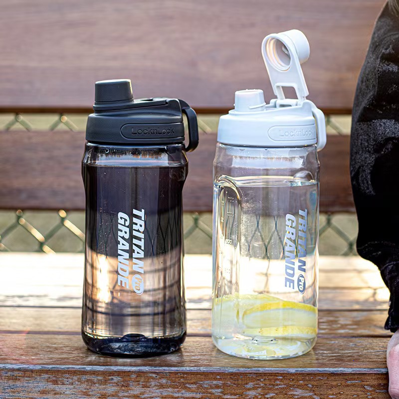 Outdoor large-capacity water cups for mountain climbing and tourism, available in multiple colors