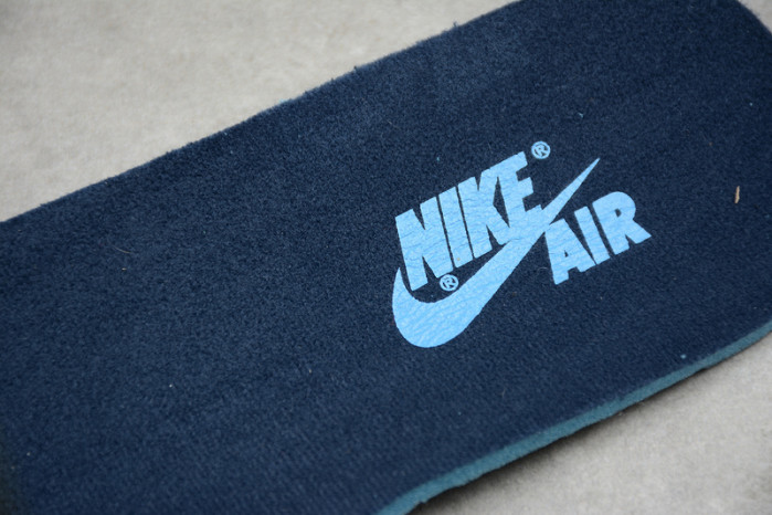 Air Jordan 1 Obsidian University Blue 555088-140