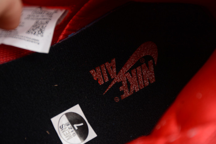 Air Jordan 1 Satin Black Toe CD0461-016