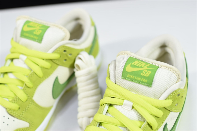 Nike SB Dunk Low Green Apple DM0807-300