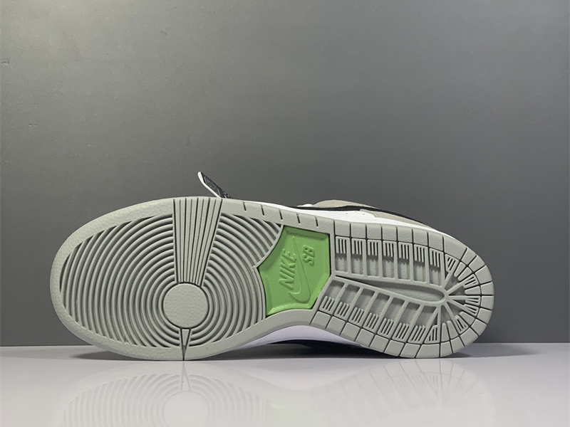 Nike SB Dunk Low Chlorophyll BQ6817-011