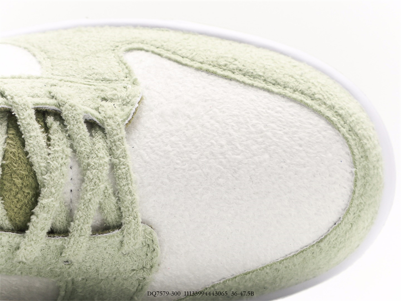 Nike SB Zoom Dunk Low Fleece DQ7579-300