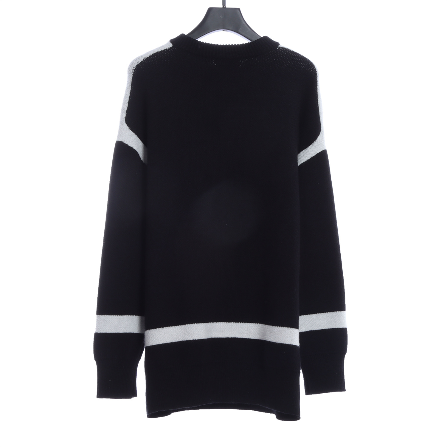 LOEVVE 22FW  Ribbon Embroidered Crew Neck Sweater