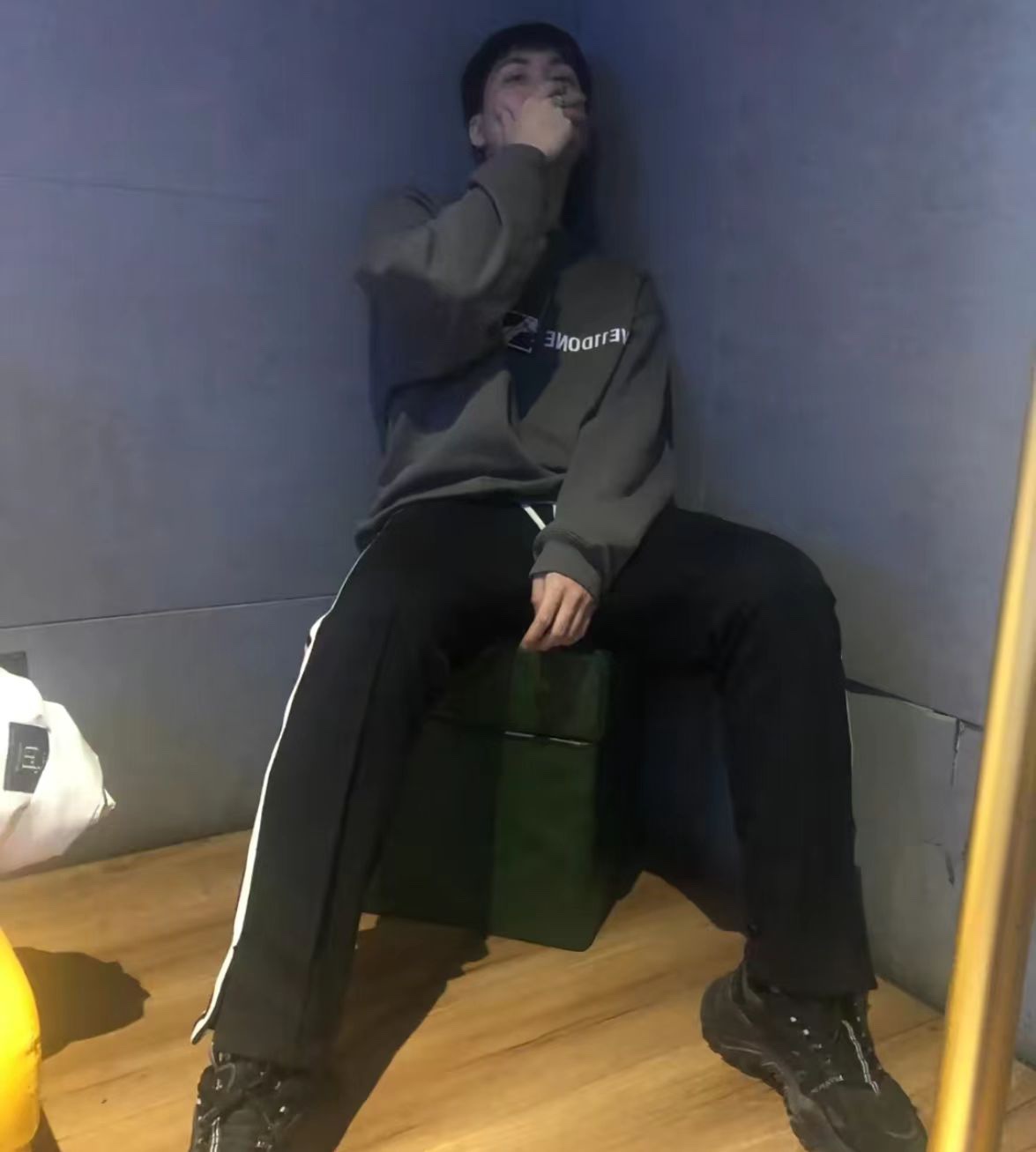 W3LL mirror image silicone letter  hoodie