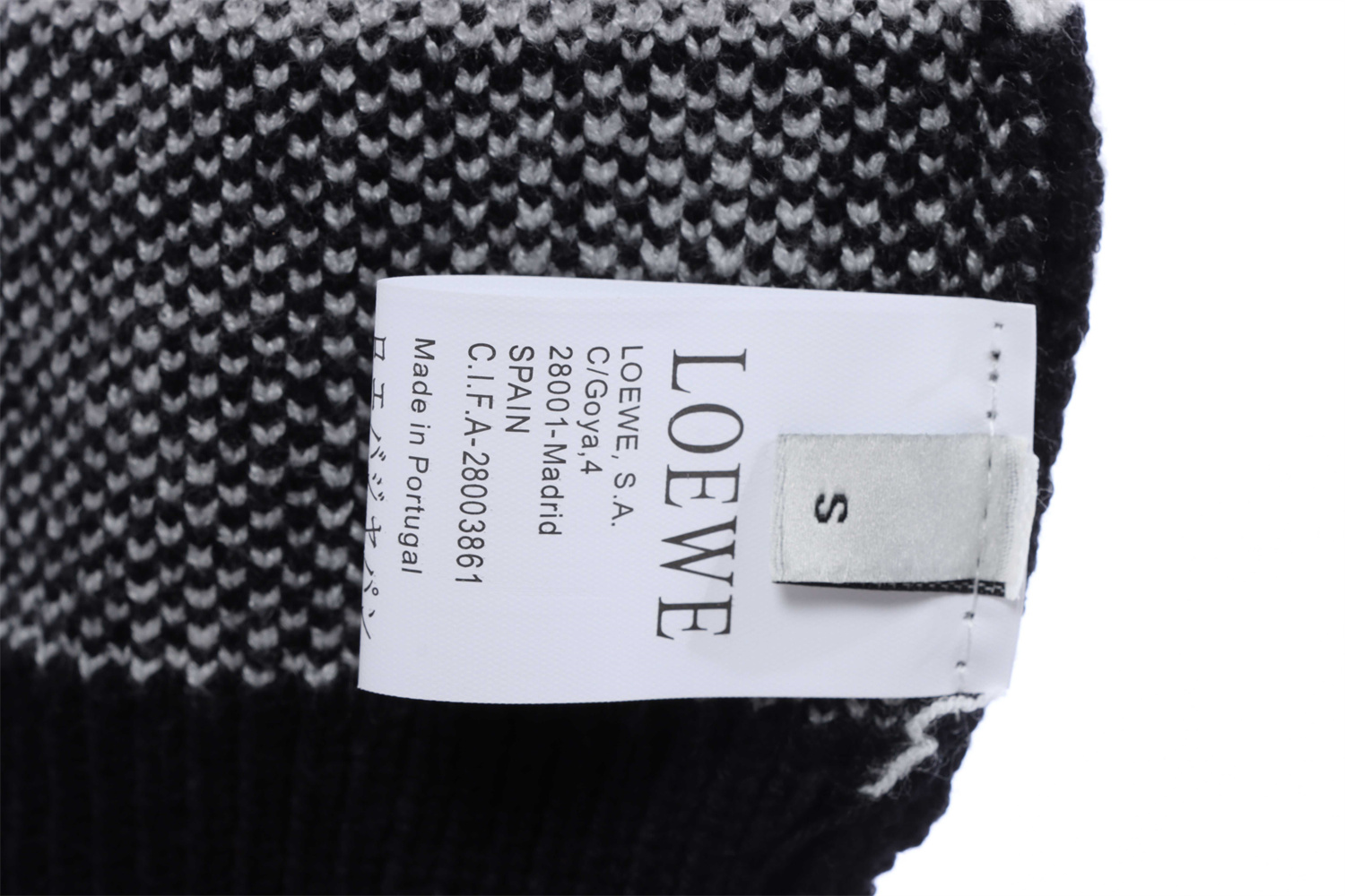 LOEVVE 22FW  Ribbon Embroidered Crew Neck Sweater