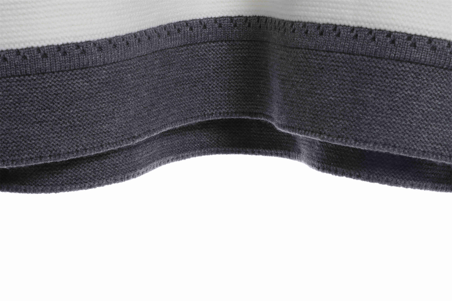 Loevve 22SS autumn and winter new round neck striped patch sweater