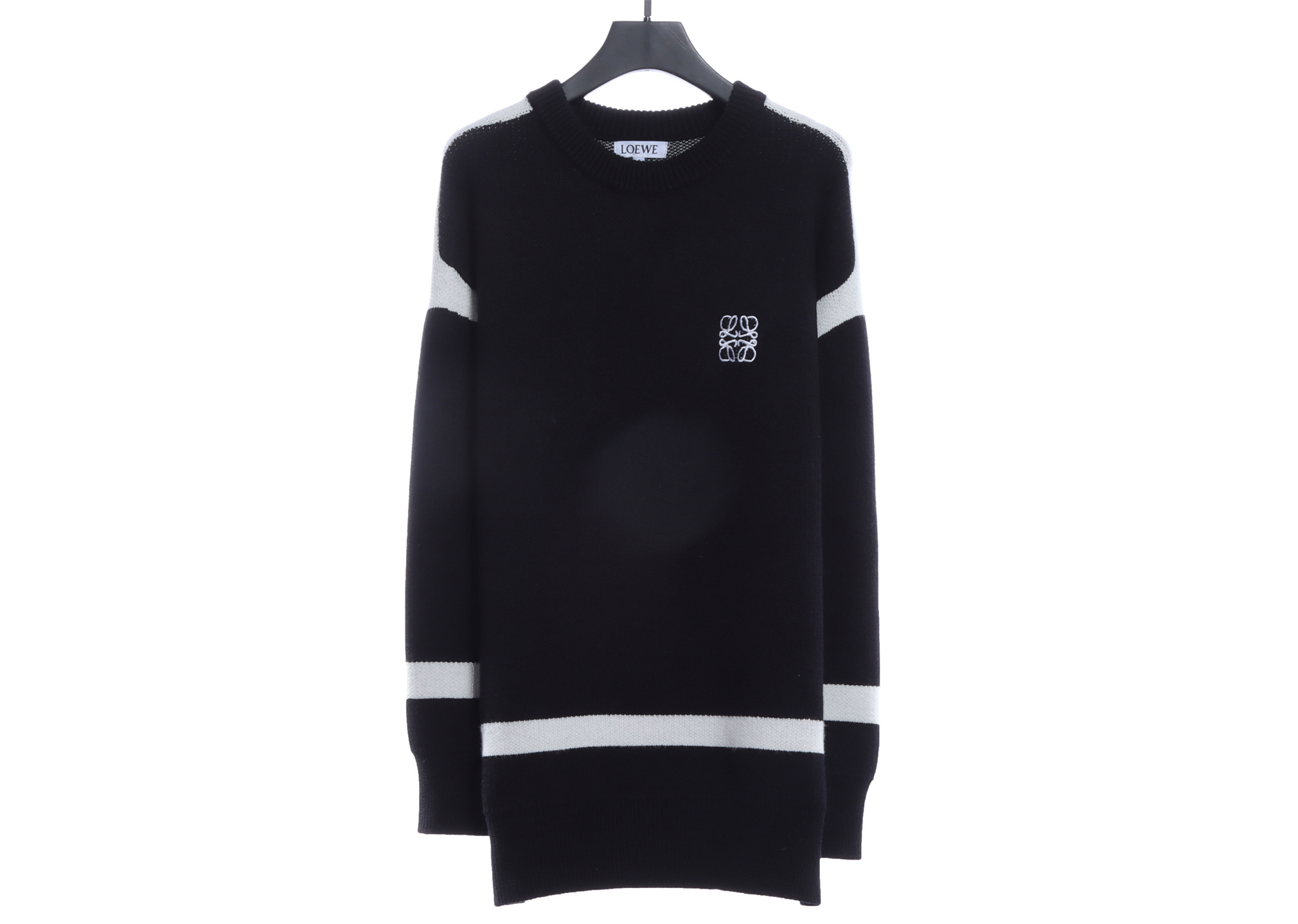 LOEVVE 22FW  Ribbon Embroidered Crew Neck Sweater