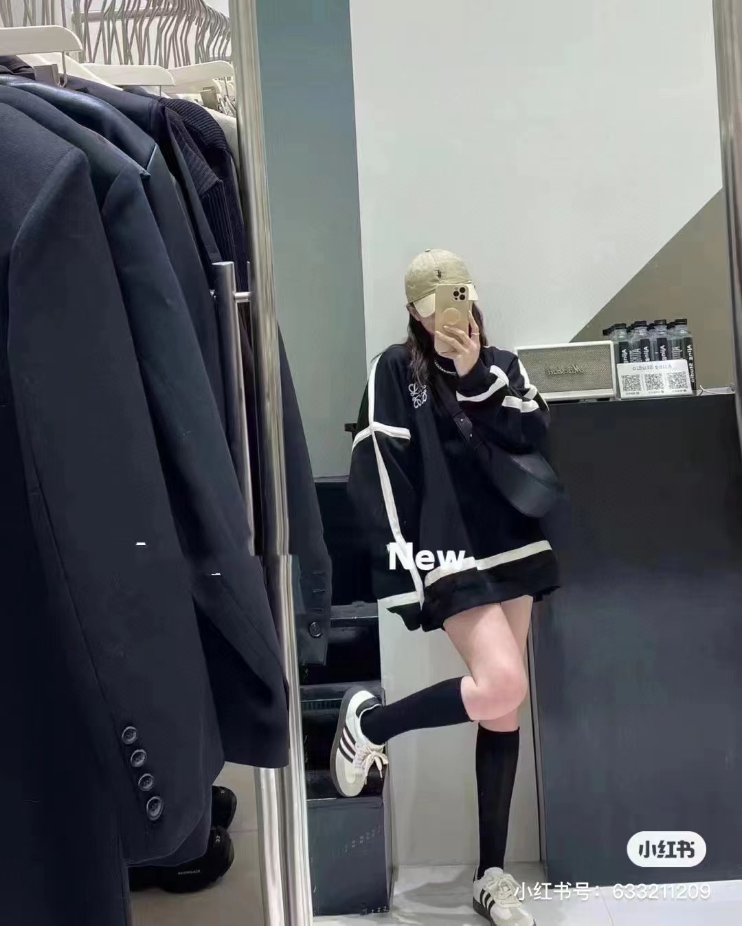 LOEVVE 22FW  Ribbon Embroidered Crew Neck Sweater