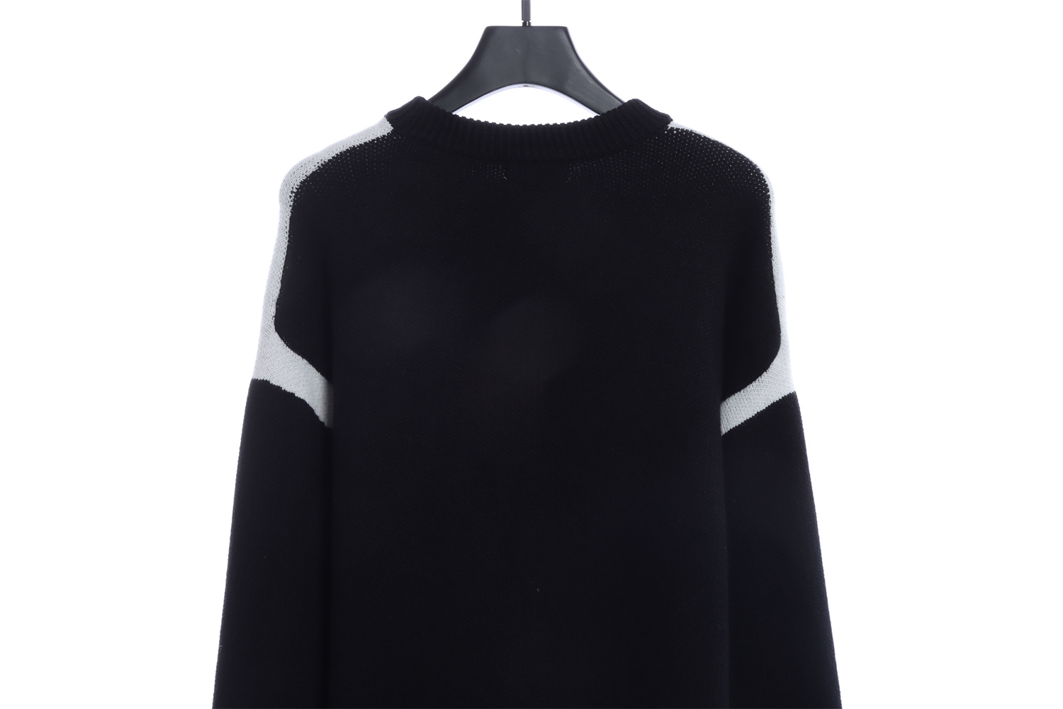 LOEVVE 22FW  Ribbon Embroidered Crew Neck Sweater