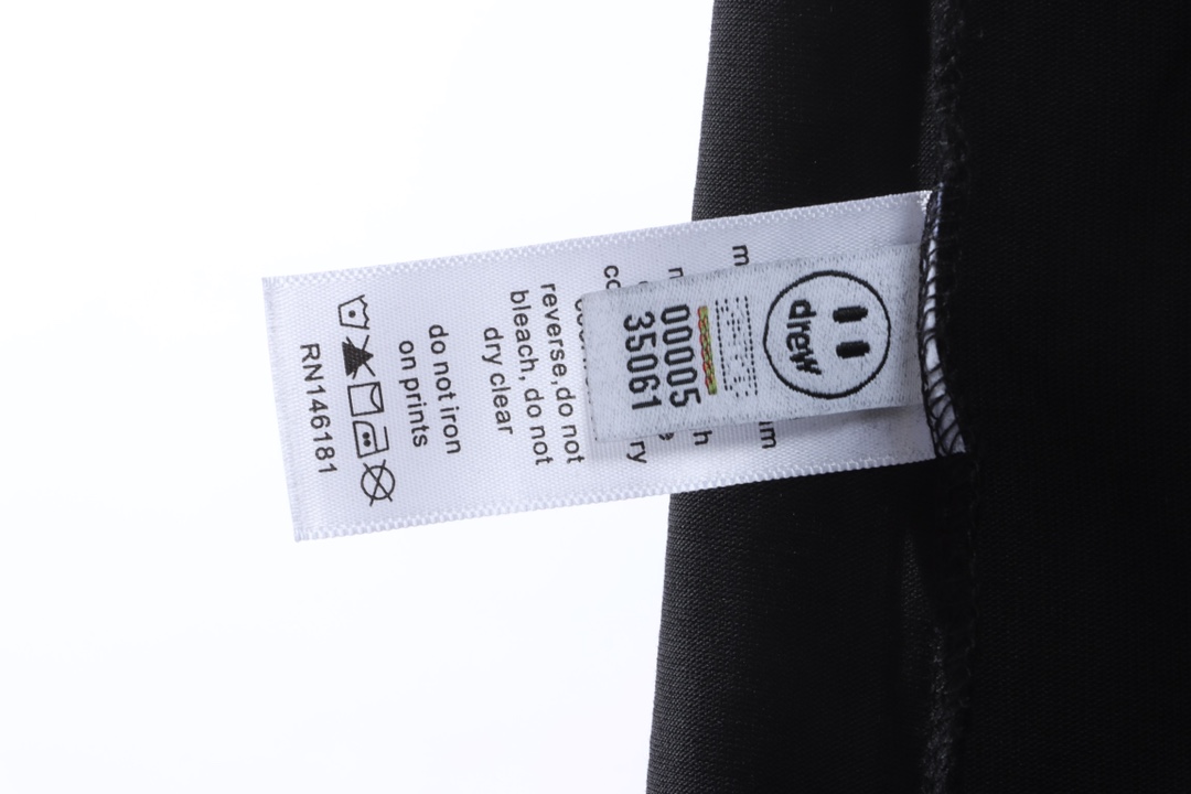 DREW washing to make old smiling faces and short sleeves