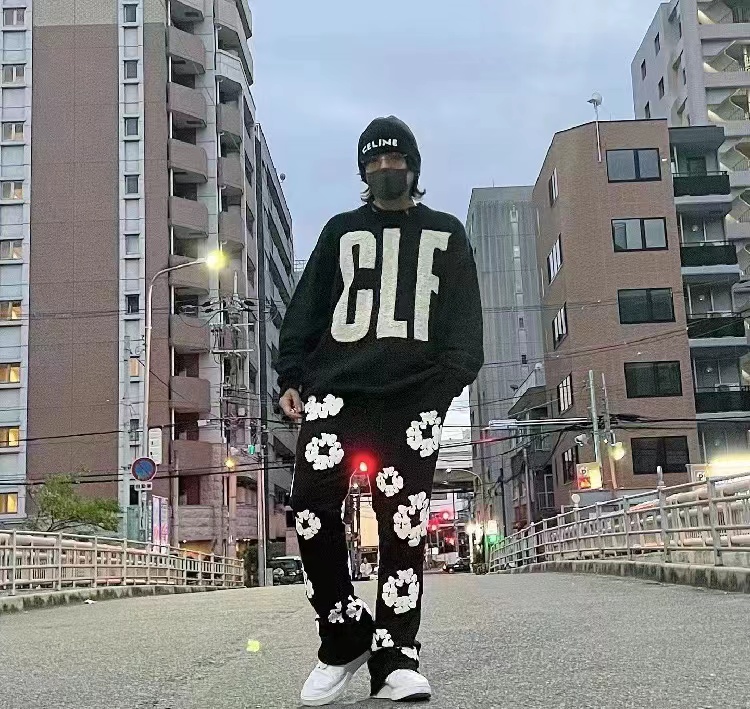 Saint Michael 22FW GIF Letter Destruction Crew Neck Sweater