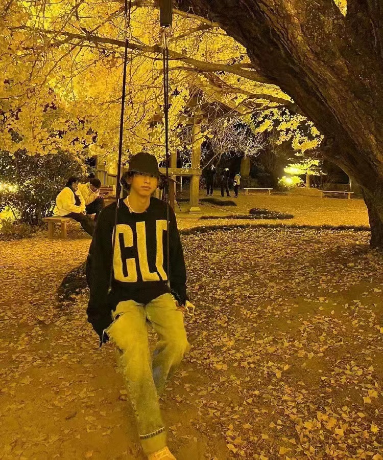 Saint Michael 22FW GIF Letter Destruction Crew Neck Sweater