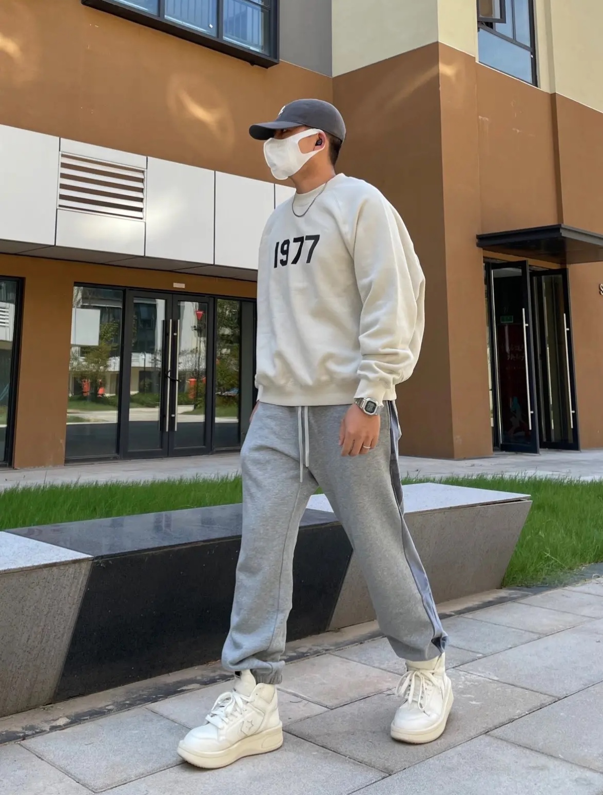 Ess3nt1als F0G  1977 flocking plus fleece sweater