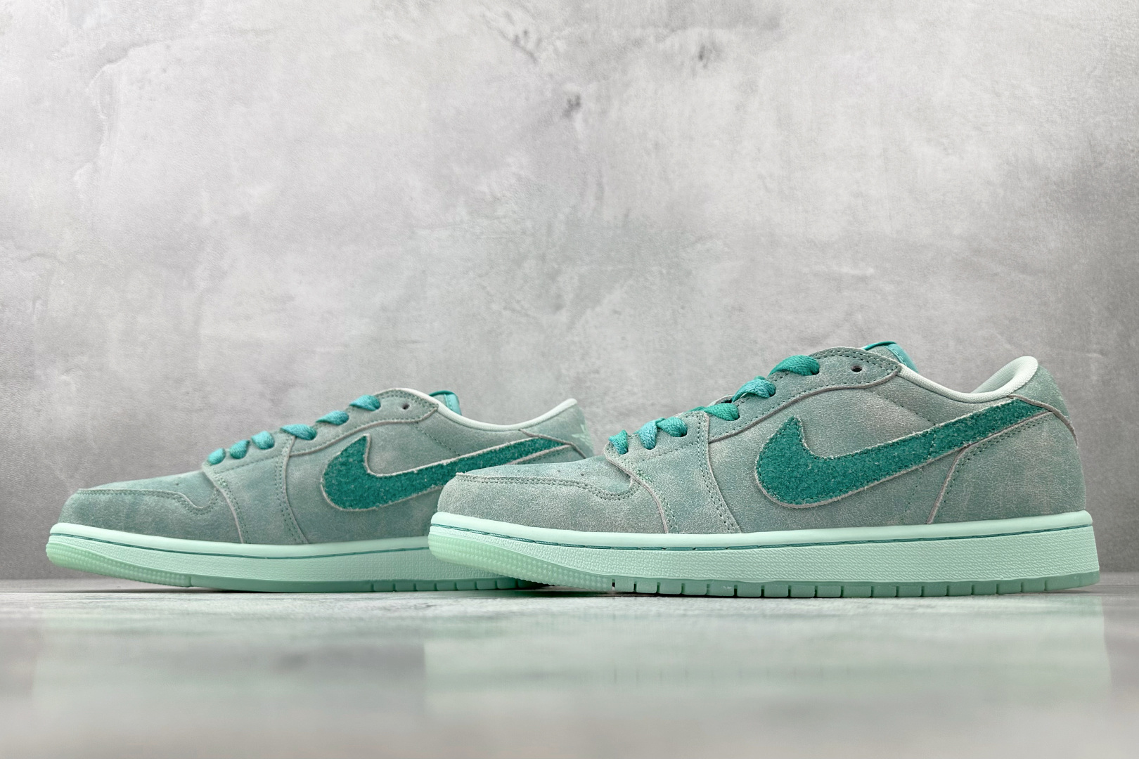 Jordan 1 Low OG WMNS  Washed Teal 2025  HQ8111-300