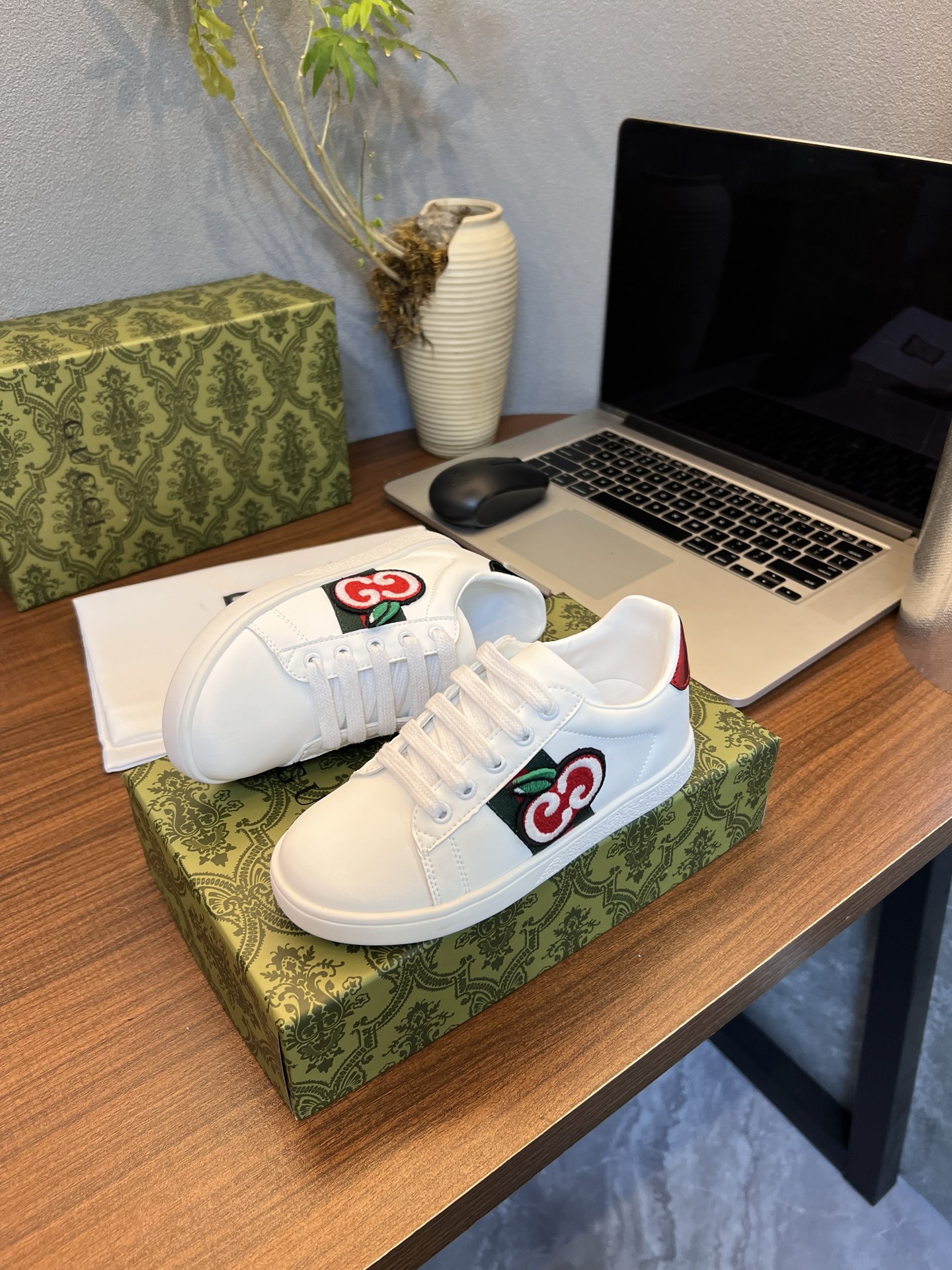 Kid shoes Gucci