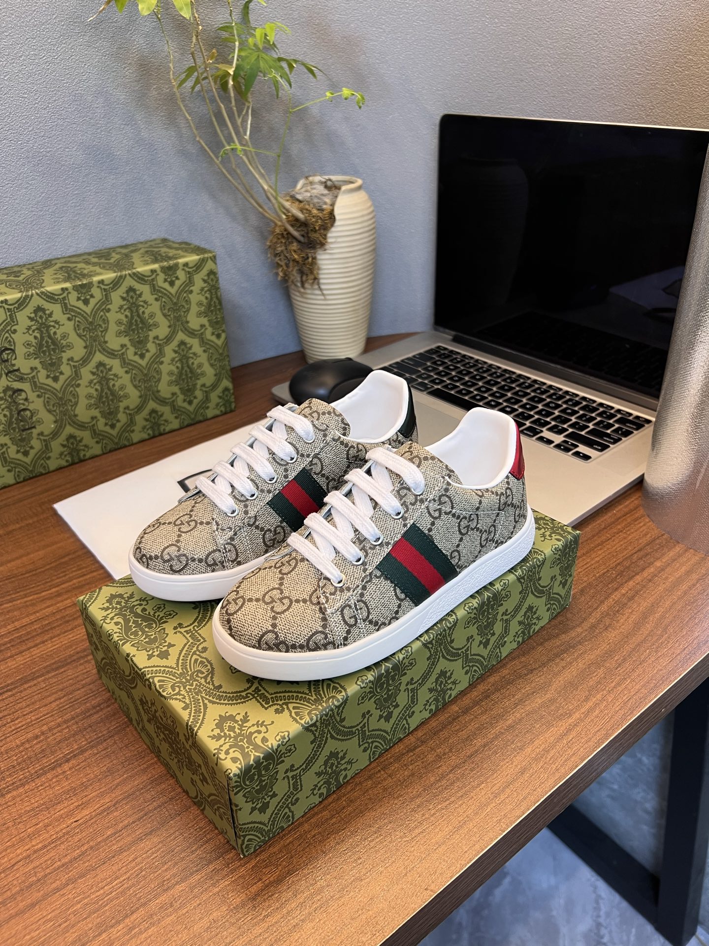 Kid shoes Gucci
