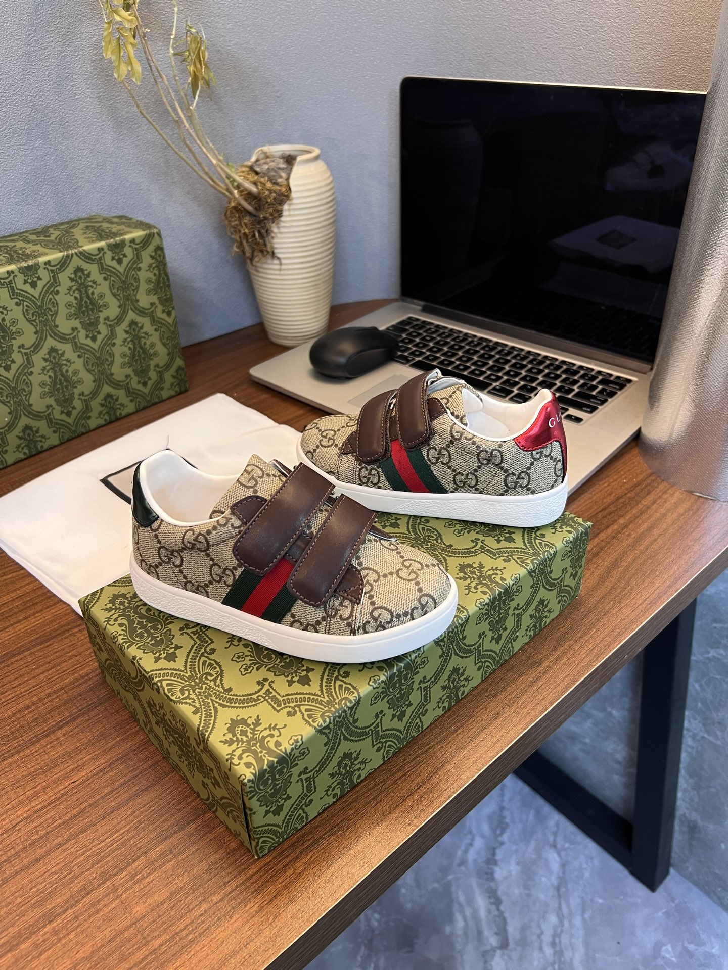 Kid shoes Gucci