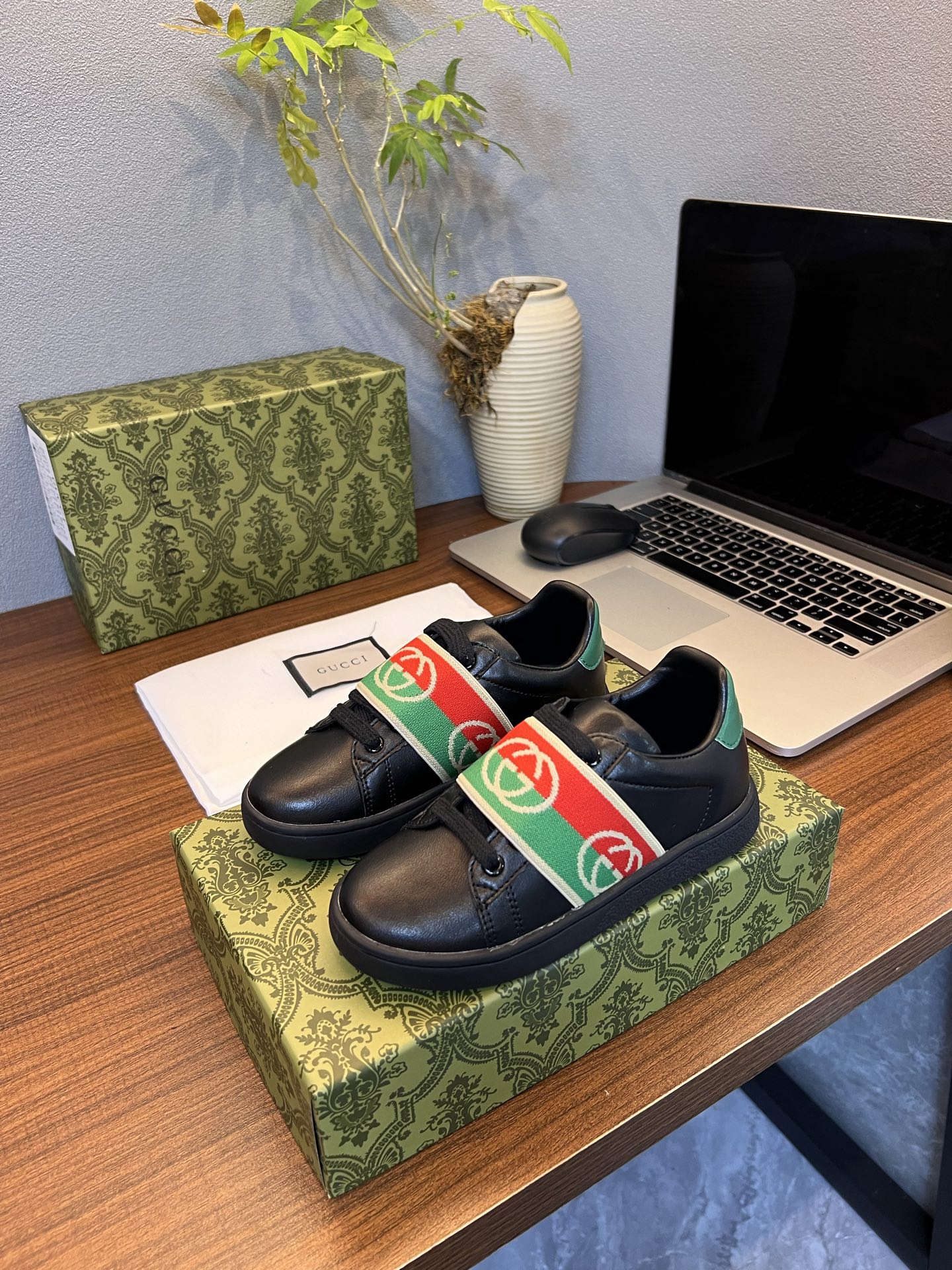 Kid shoes Gucci