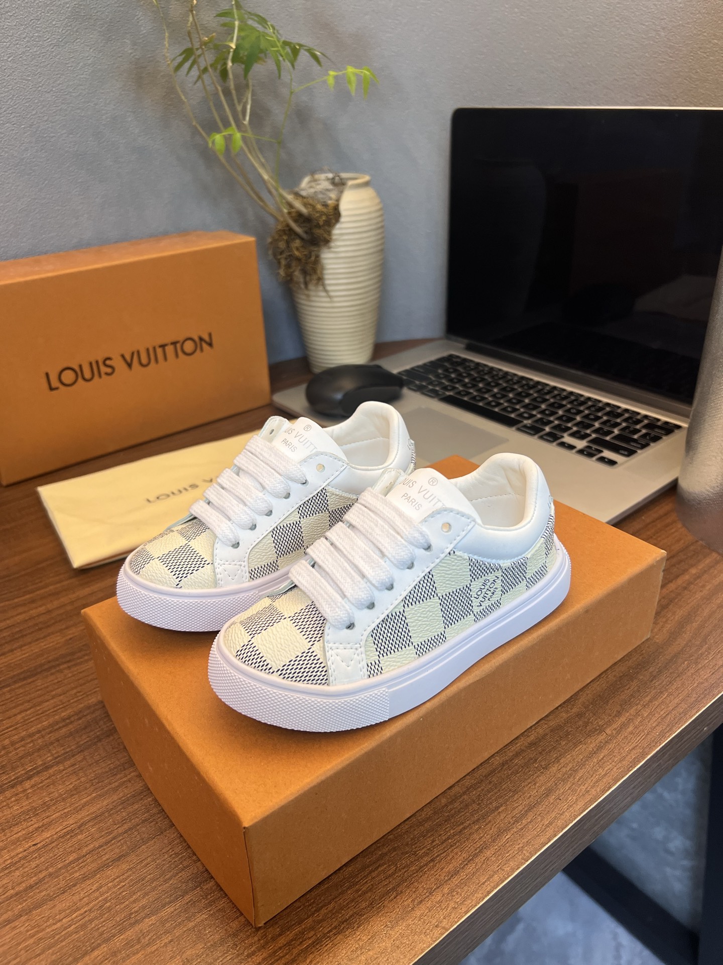 Kid shoes LV