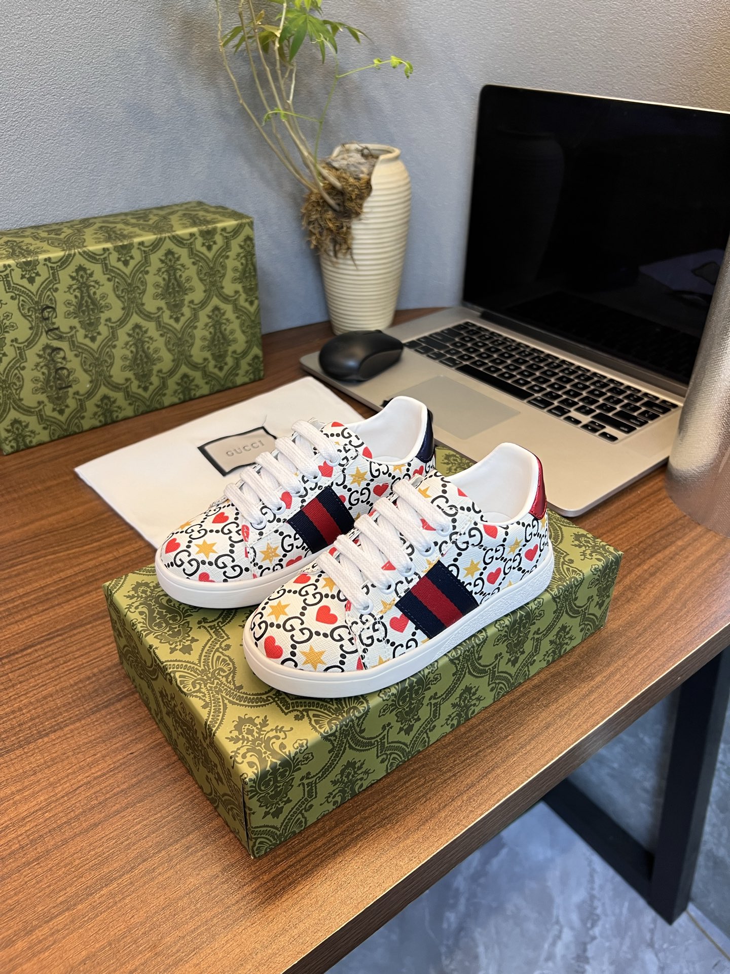 Kid shoes Gucci