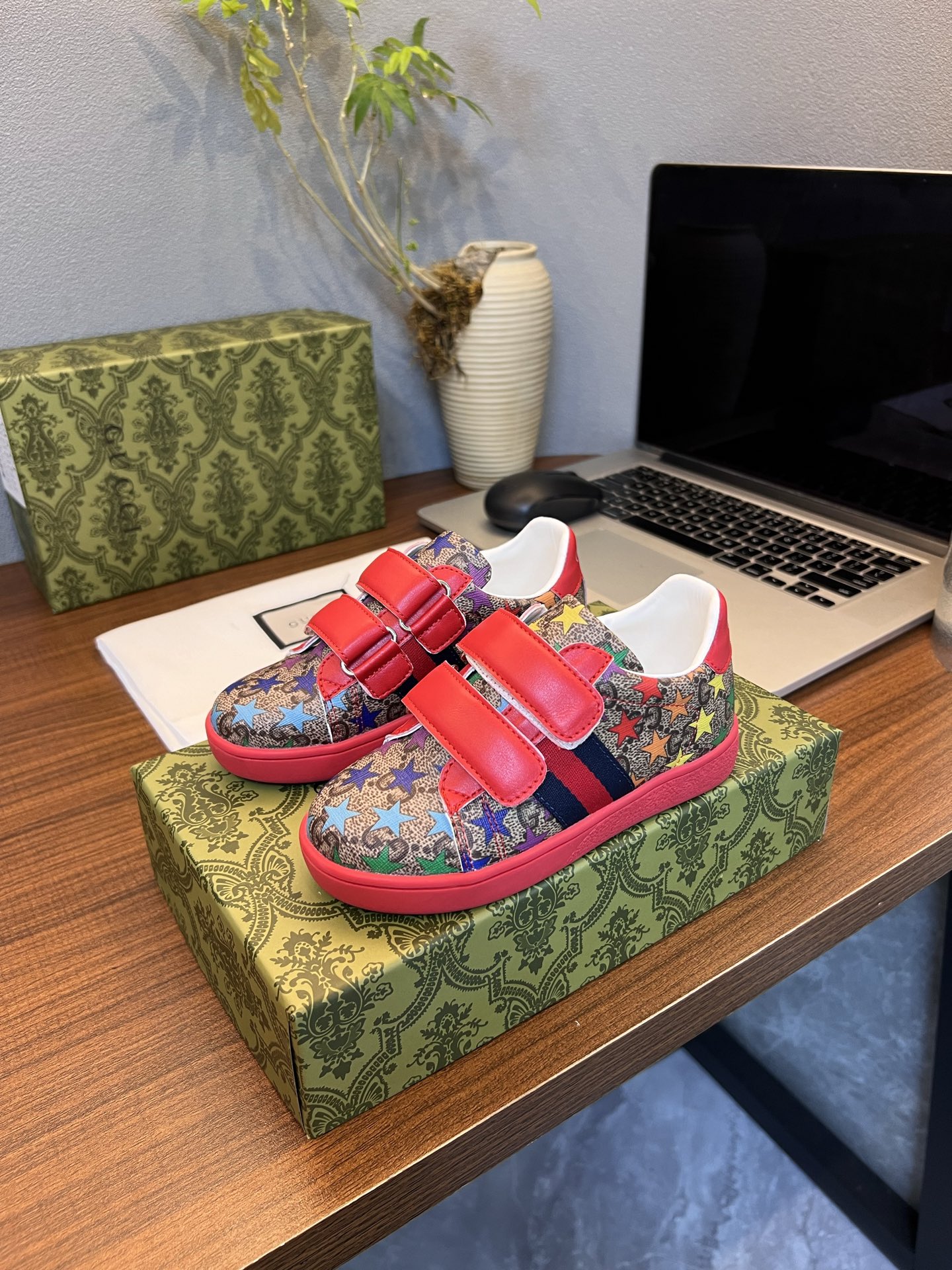 Kid shoes Gucci