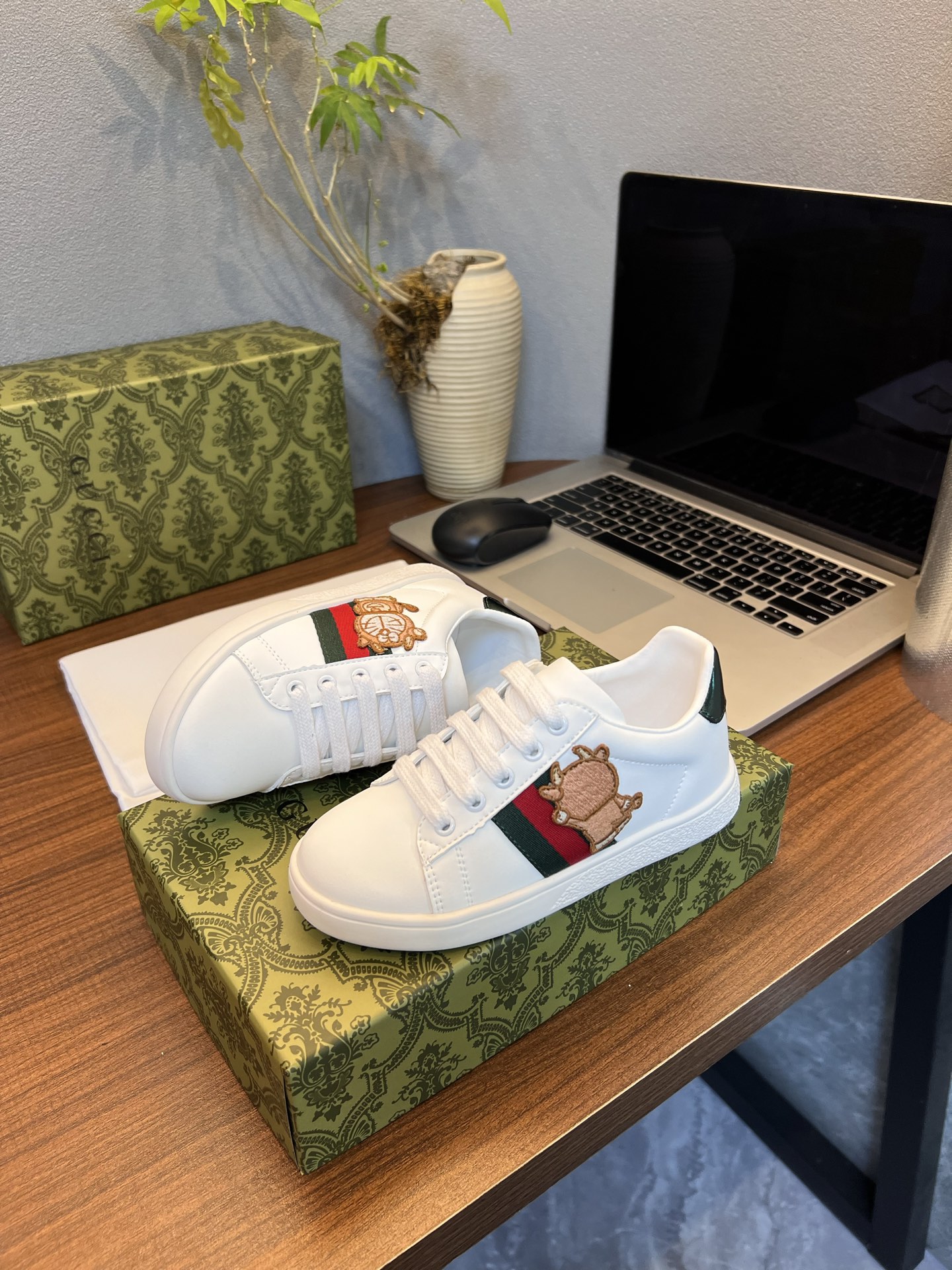 Kid shoes Gucci