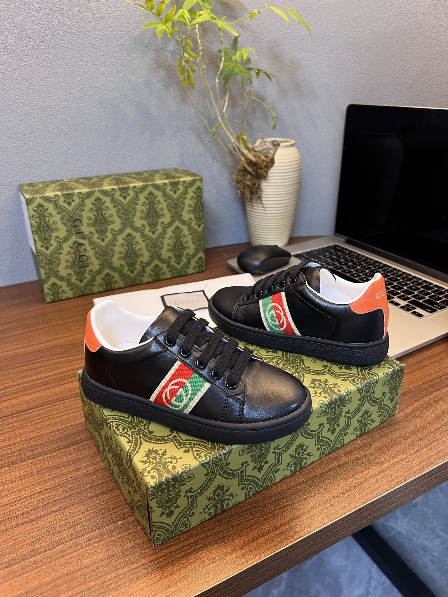 Kid shoes Gucci