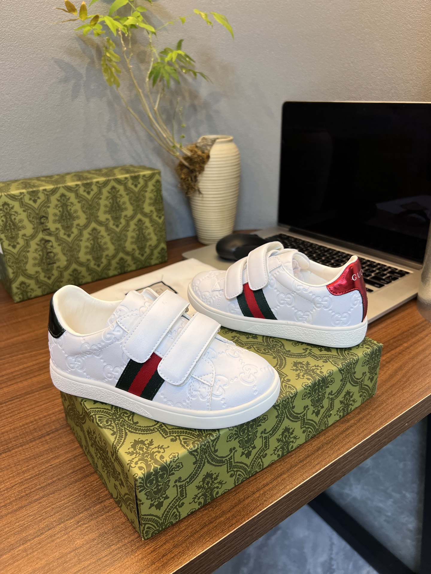 Kid shoes Gucci