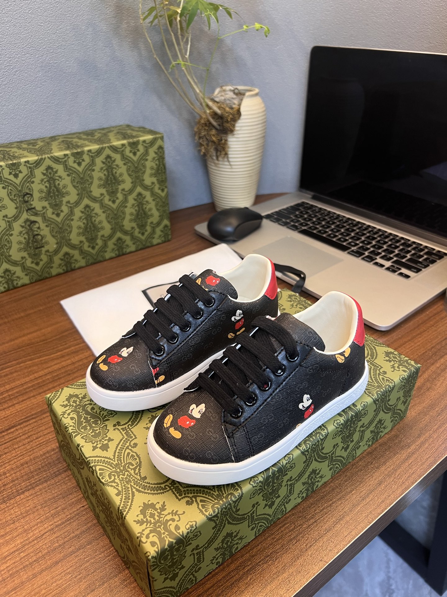 Kid shoes Gucci