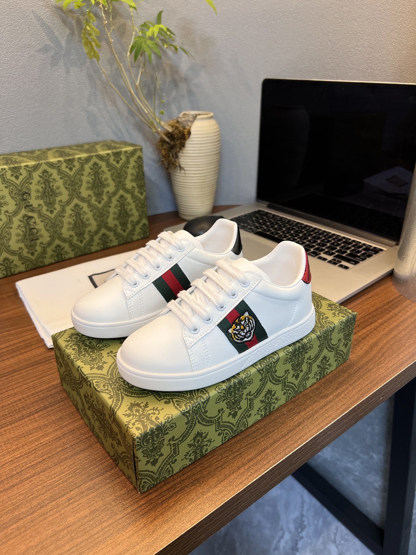 Kid shoes Gucci