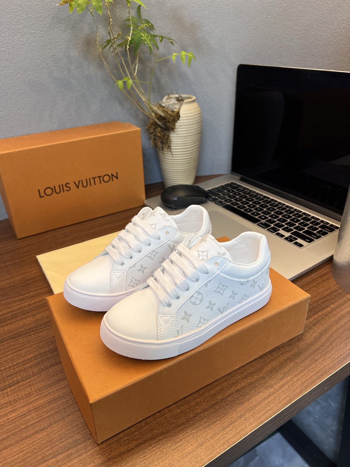 Kid shoes LV