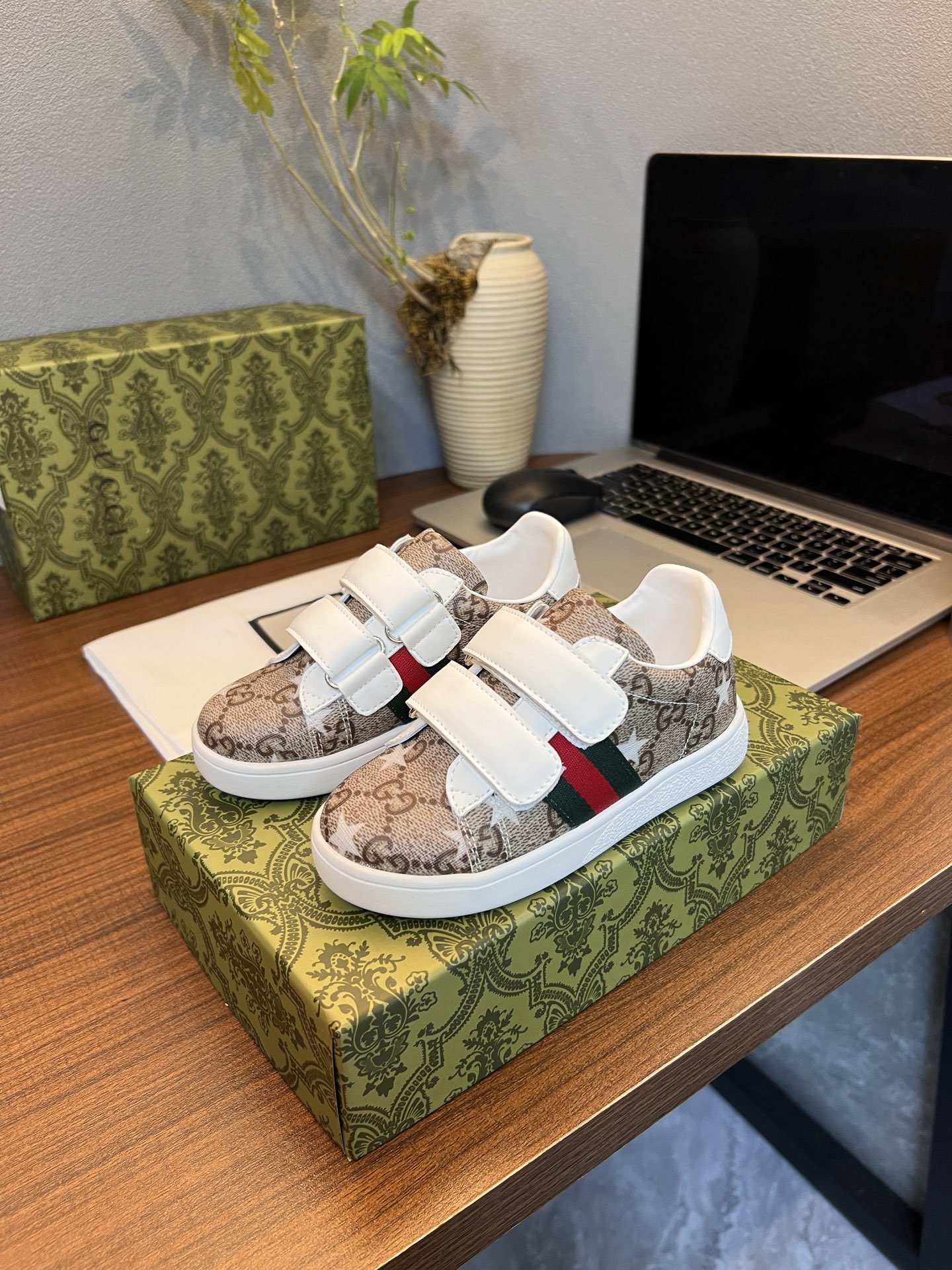 Kid shoes Gucci