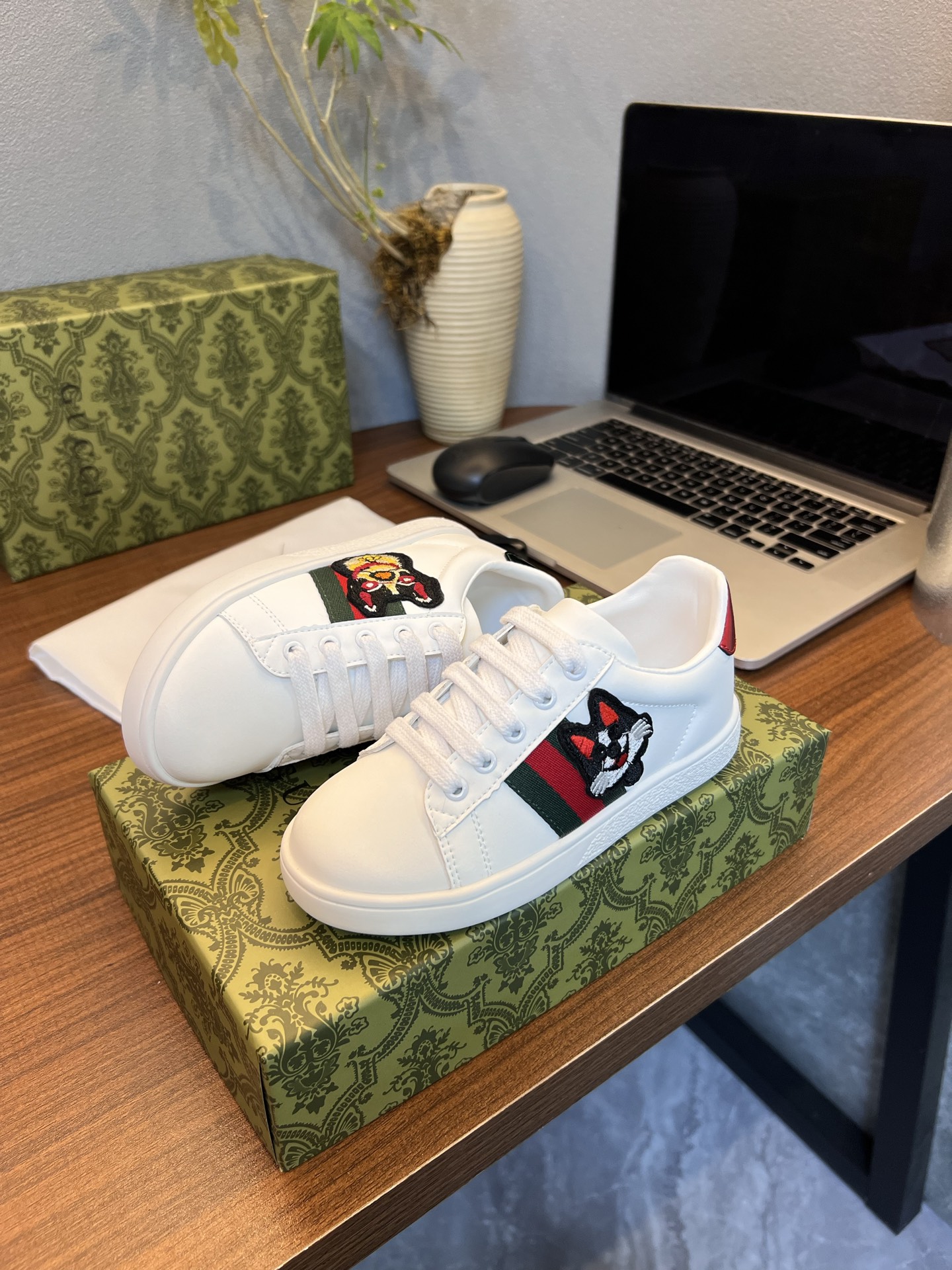 Kid shoes Gucci