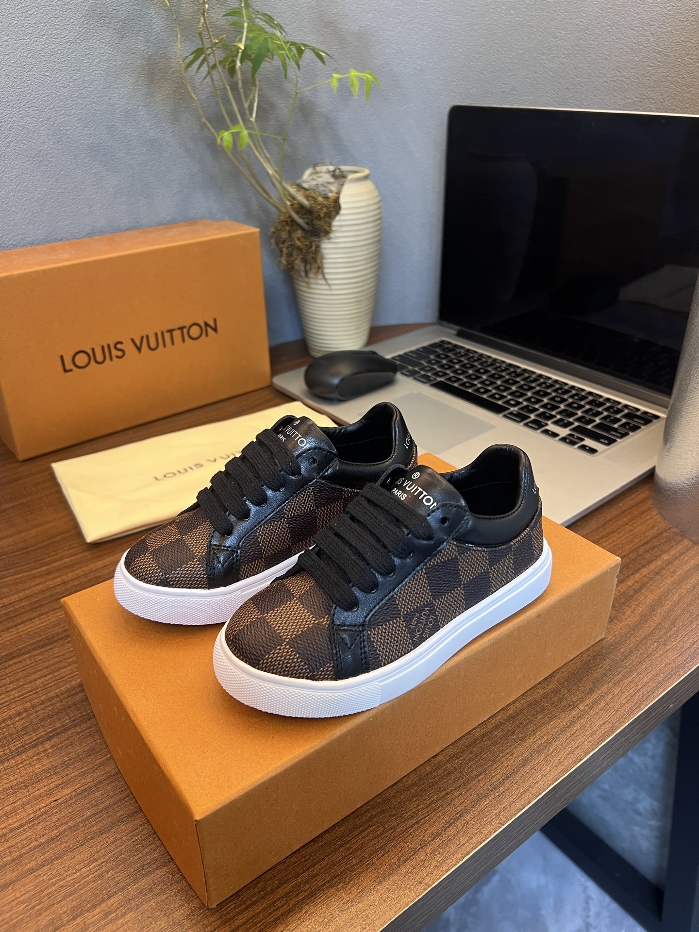 Kid shoes LV