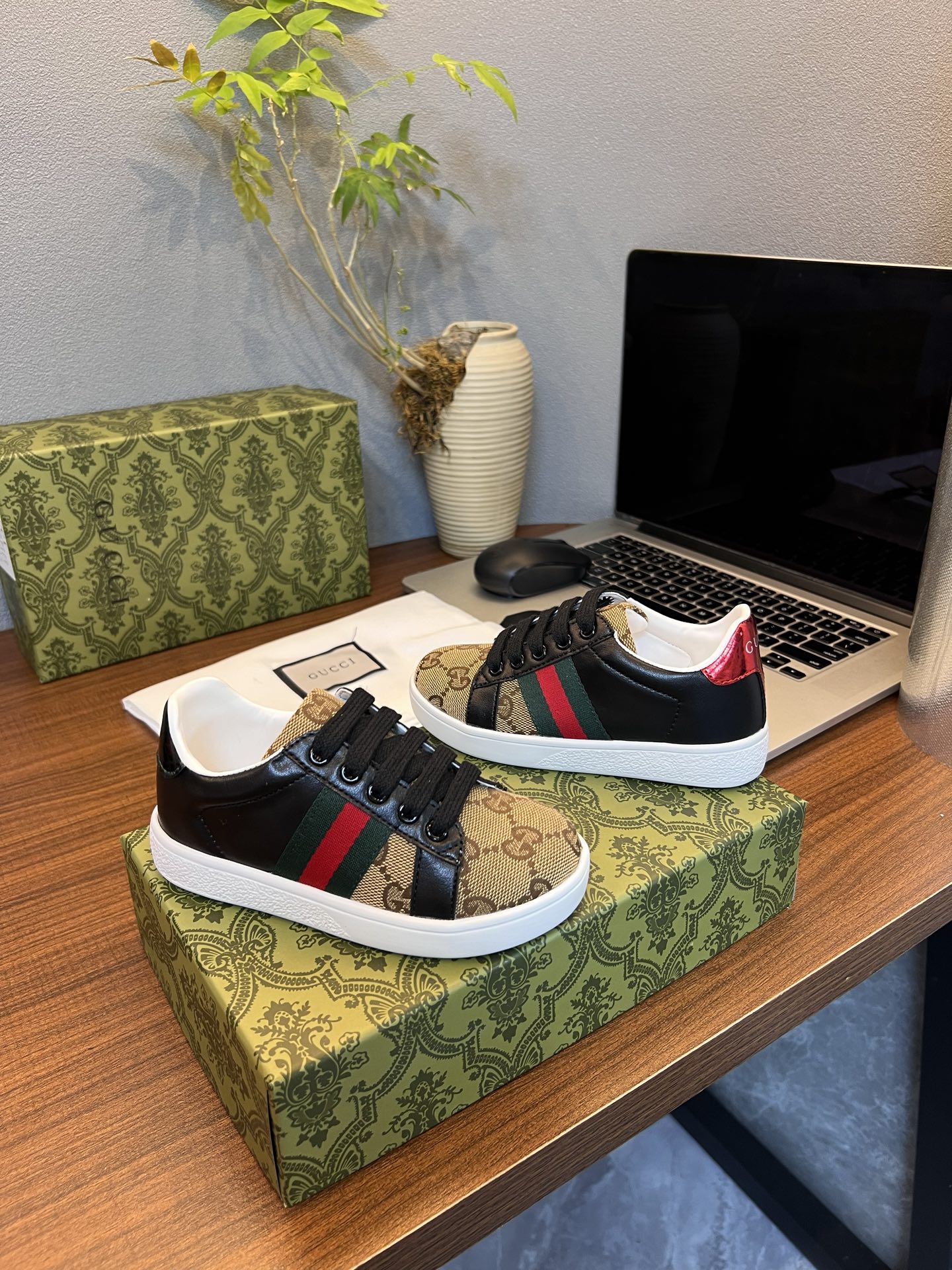Kid shoes Gucci