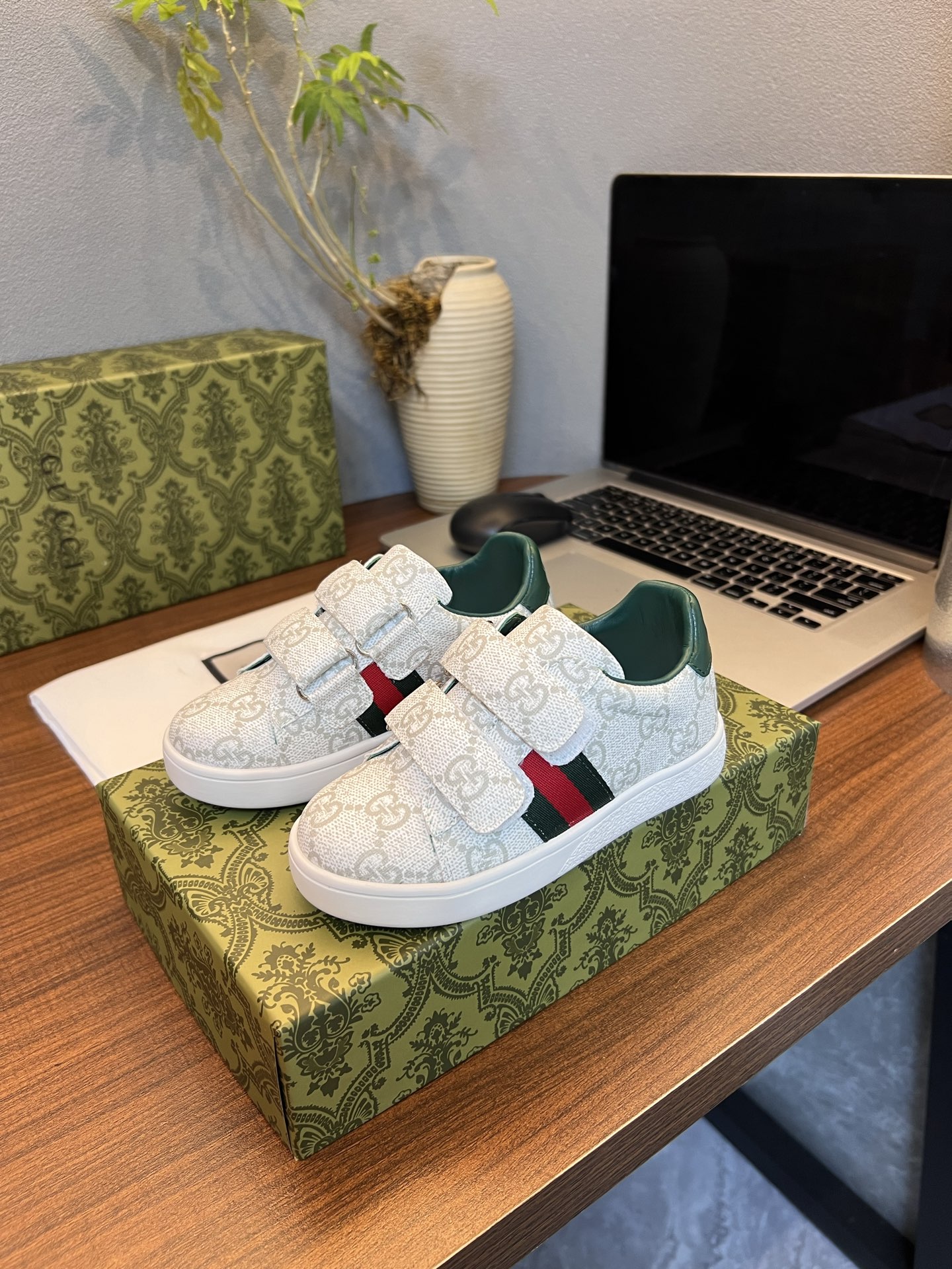 Kid shoes Gucci